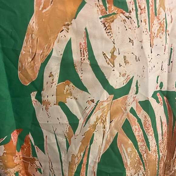 SHEIN | 2 Piece Set Green and Cream Top with Matching ShortsSize Medium - Picture 7 of 8